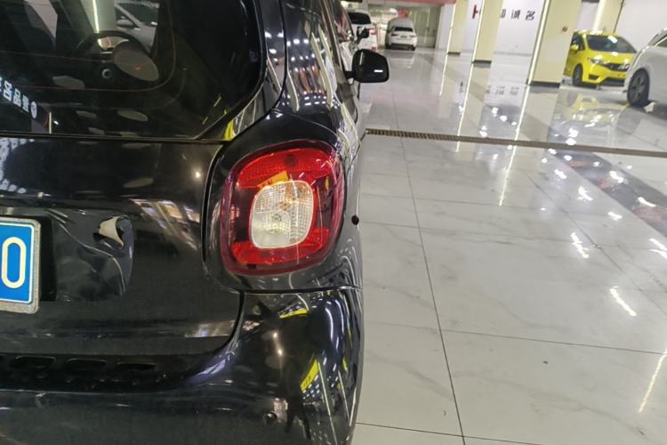 Used smart fortwo 2015 1.0L 52 kW hardtop Dynamic version Right Rear Taillight