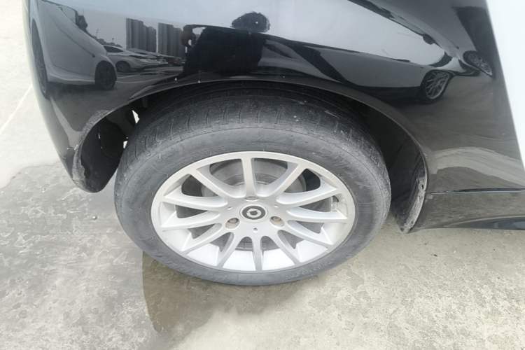 Used smart fortwo 2015 1.0 MHD Comfort Travel Edition Right Rear Wheel Hub