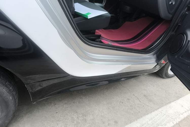 Used smart fortwo 2015 1.0 MHD Comfort Travel Edition Right Side Sill