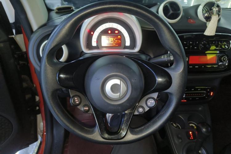 Used smart fortwo 2015 1.0L 52 kW hardtop Dynamic version Steering Wheel