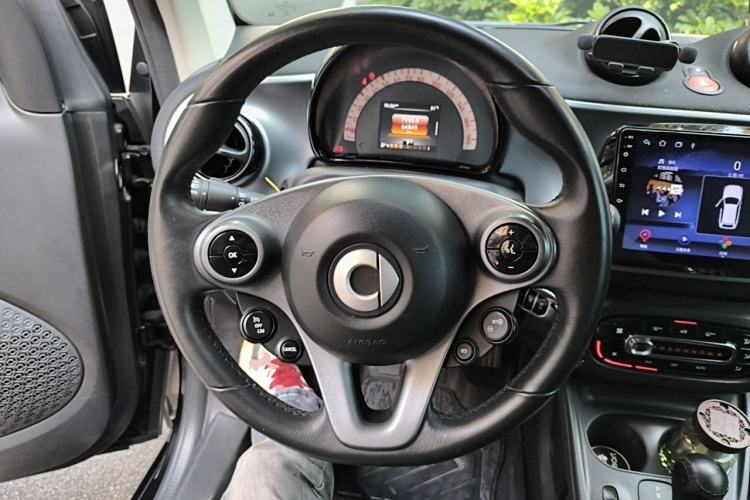 Used smart fortwo 2015 1.0L 52 kW Hardtop Passion Edition Steering Wheel