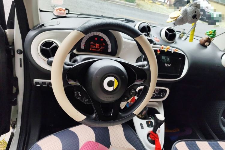 Used smart fortwo 2015 1.0L 52 kW hardtop Dynamic version Steering Wheel