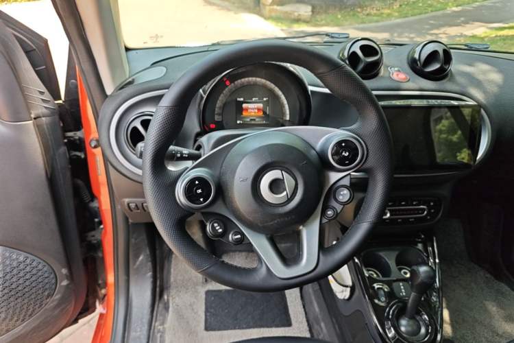 Used smart fortwo 2015 1.0L 52 kW Hardtop Passion Edition Steering Wheel