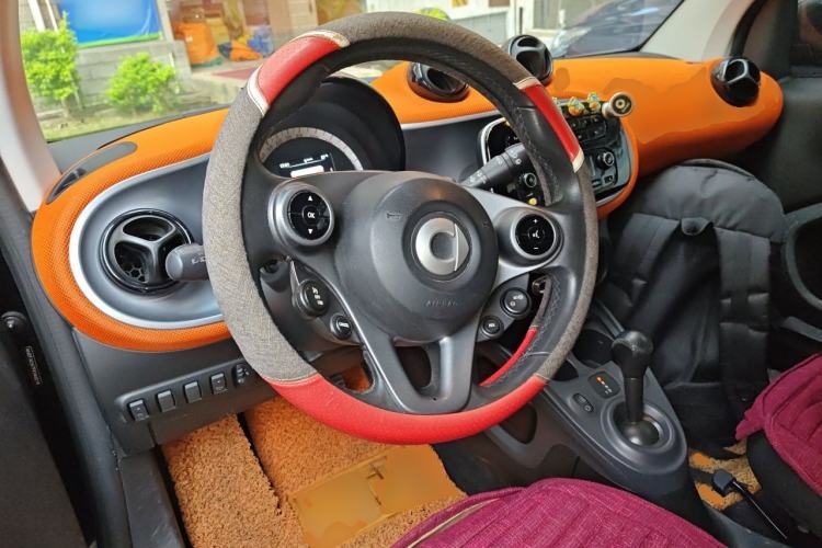 Used smart fortwo 2015 1.0L 52 kW Hardtop Passion Edition Steering Wheel