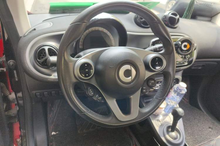 Used smart fortwo 2015 1.0L 52 kW Hardtop Passion Edition Steering Wheel