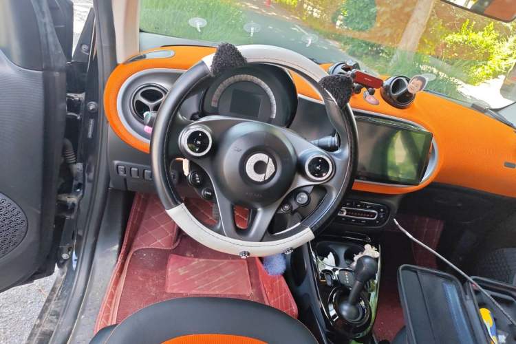 Used smart fortwo 2015 1.0L 52 kW Hardtop Passion Edition Steering Wheel