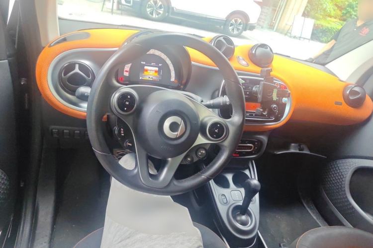 Used smart fortwo 2015 1.0L 52 kW Hardtop Passion Edition Steering Wheel