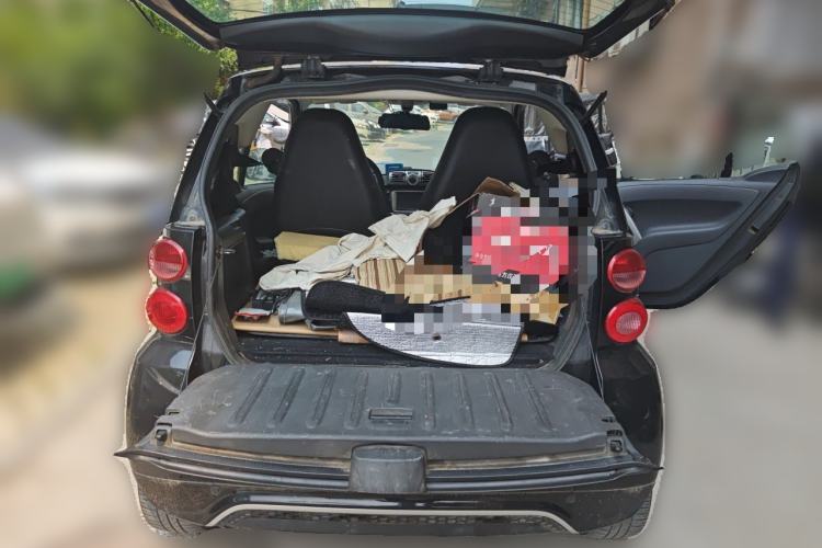 Used smart fortwo 2015 1.0 MHD New Year Special Edition Trunk