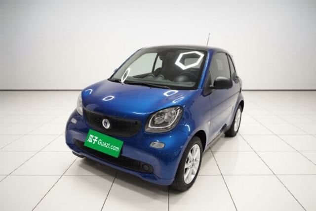 Używany smart fortwo 2015 1.0L 52 kW hardtop Dynamic version