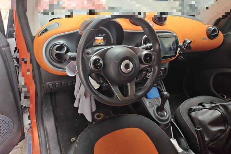 Used smart fortwo 2015 1.0L 52 kW Hardtop Passion Edition Center Console