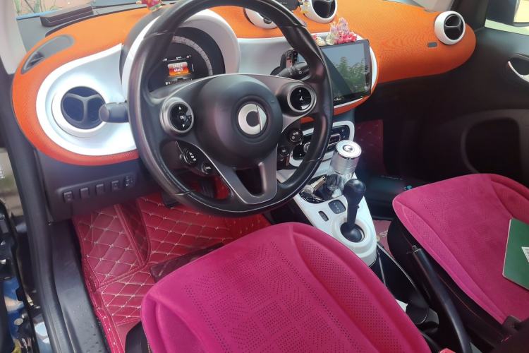 Used smart fortwo 2015 1.0L 52 kW Hardtop Passion Edition Center Console