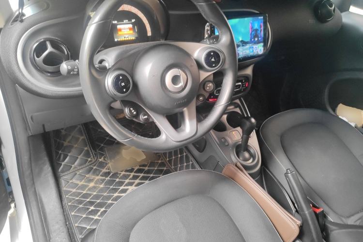 Used smart fortwo 2015 1.0L 52 kW Hardtop Passion Edition Center Console