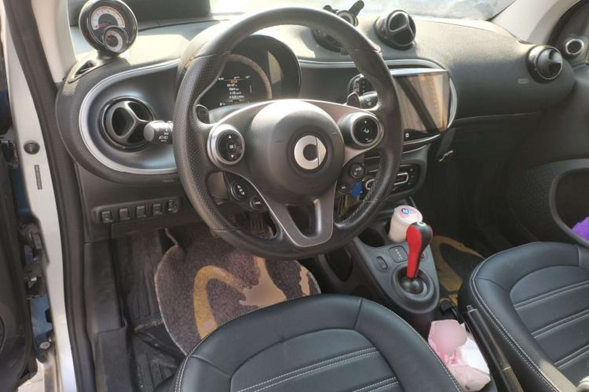 Used smart fortwo 2015 1.0L 52 kW Hardtop Passion Edition Center Console