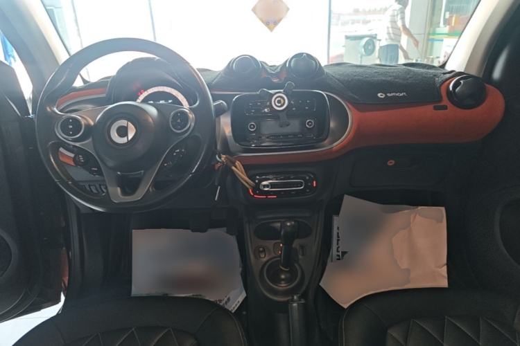 Used smart fortwo 2015 1.0L 52 kW Hardtop Passion Edition Center Console