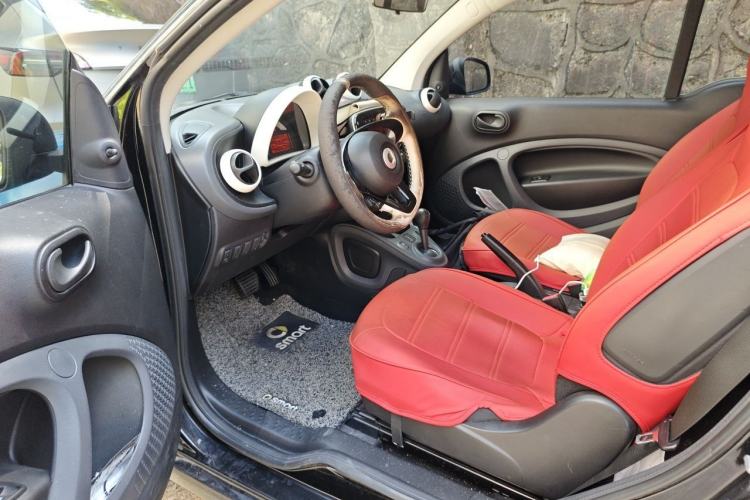 Used smart fortwo 2015 1.0L 52 kW hardtop Dynamic version Driver Seat