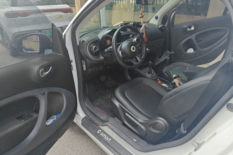 Used smart fortwo 2015 1.0L 52 kW Hardtop Passion Edition Driver Seat