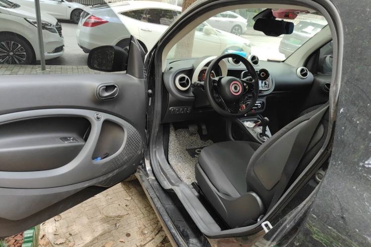 Used smart fortwo 2015 1.0L 52 kW hardtop Dynamic version Driver Seat