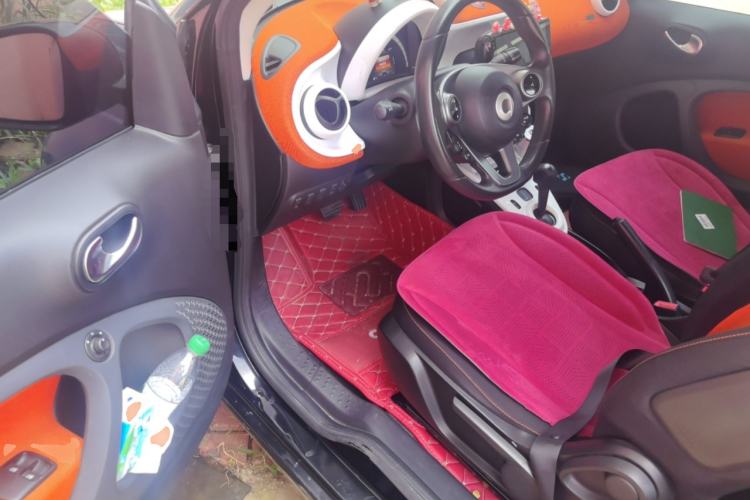 Used smart fortwo 2015 1.0L 52 kW Hardtop Passion Edition Driver Seat