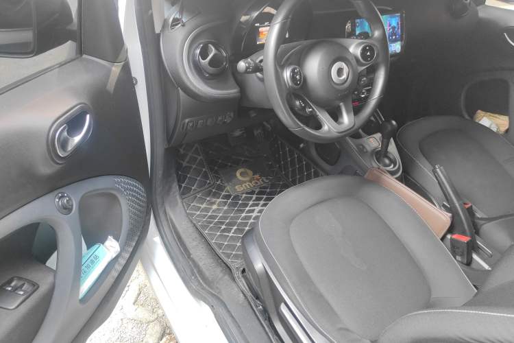 Used smart fortwo 2015 1.0L 52 kW Hardtop Passion Edition Driver Seat