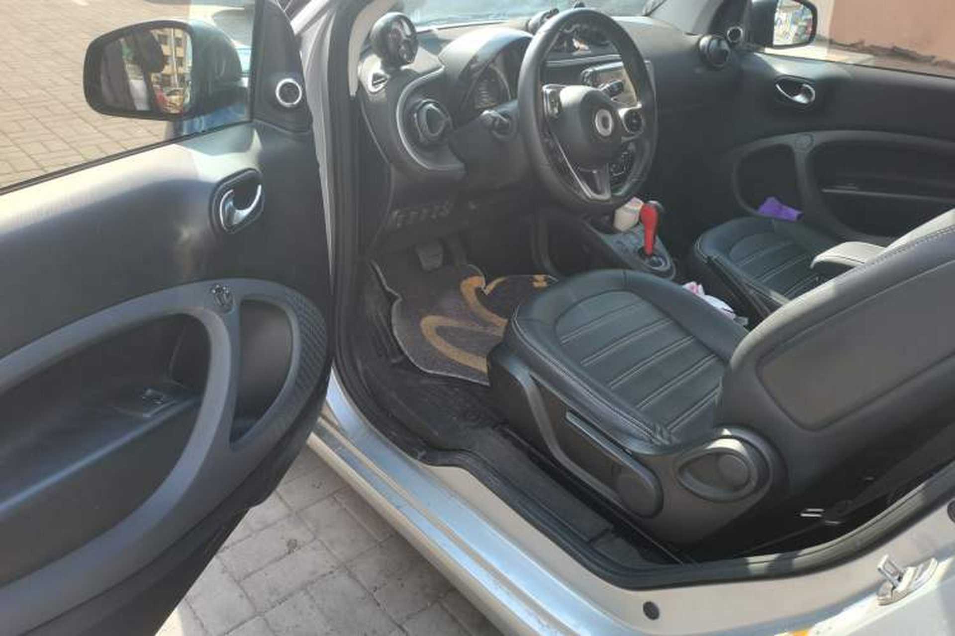 Used smart fortwo 2015 1.0L 52 kW Hardtop Passion Edition Driver Seat