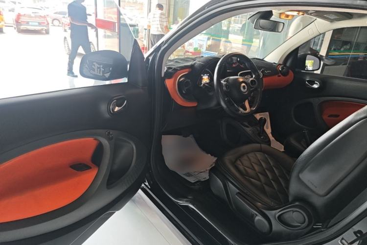 Used smart fortwo 2015 1.0L 52 kW Hardtop Passion Edition Driver Seat