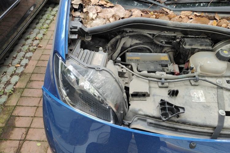 Used smart fortwo 2015 1.0L 52 kW hardtop Dynamic version Engine Bay Right