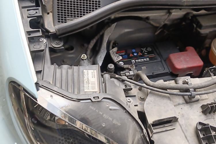 Used smart fortwo 2015 1.0L 52 kW Hardtop Passion Edition Engine Bay Right