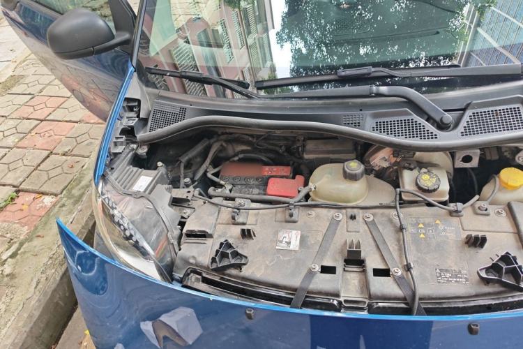 Used smart fortwo 2015 1.0L 52 kW Hardtop Passion Edition Engine Bay Right