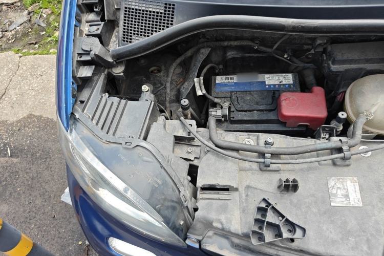 Used smart fortwo 2015 1.0L 52 kW hardtop Dynamic version Engine Bay Right