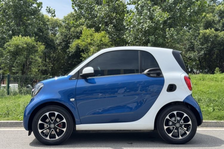 Used smart fortwo 2015 1.0L 52 kW Hardtop Passion Edition Exterior 2
