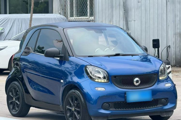 Used smart fortwo 2015 1.0L 52 kW hardtop Dynamic version Exterior 2