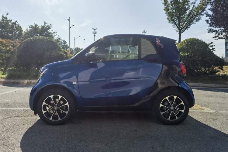 Used smart fortwo 2015 1.0L 52 kW Hardtop Passion Edition Exterior 3