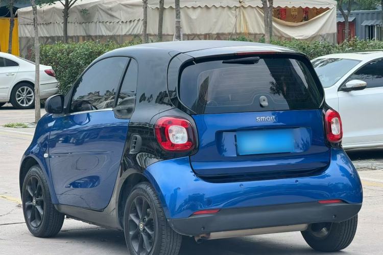 Used smart fortwo 2015 1.0L 52 kW hardtop Dynamic version Exterior 3