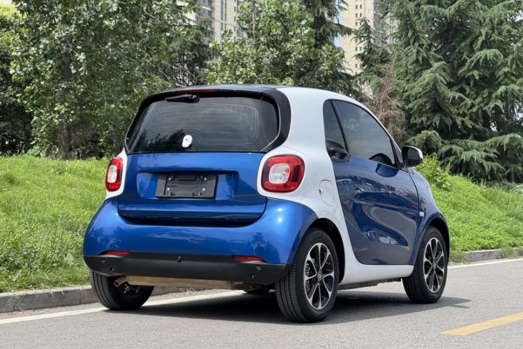 Used smart fortwo 2015 1.0L 52 kW Hardtop Passion Edition Exterior 4