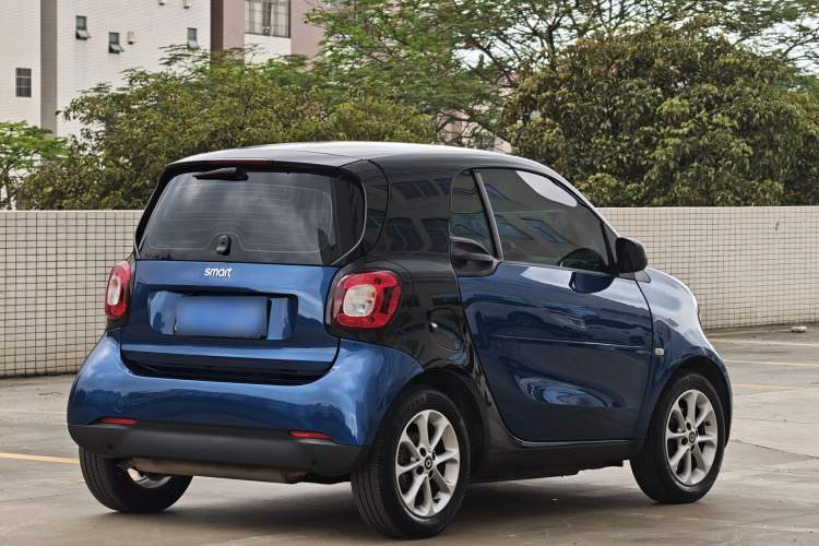 Used smart fortwo 2015 1.0L 52 kW hardtop Dynamic version Exterior 5