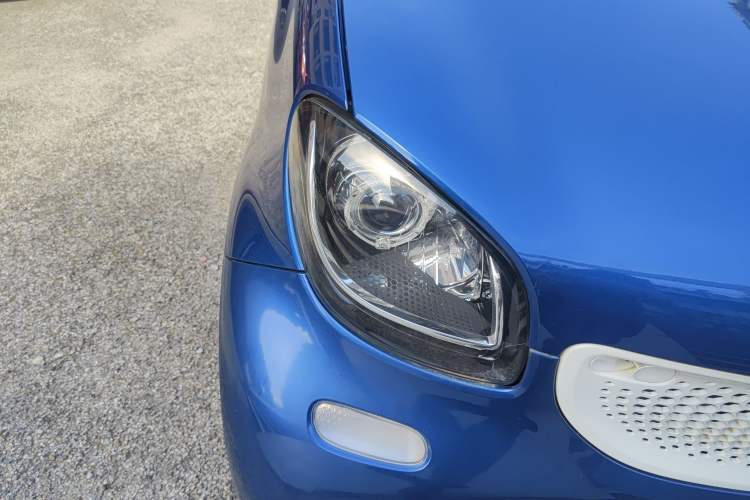 Used smart fortwo 2015 1.0L 52 kW Hardtop Passion Edition Exterior 6