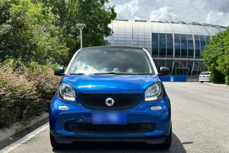 Used smart fortwo 2015 1.0L 52 kW hardtop Dynamic version Front
