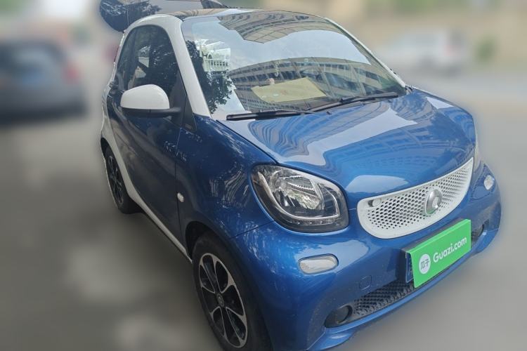 Used smart fortwo 2015 1.0L 52 kW Hardtop Passion Edition Front Right 45 Deg