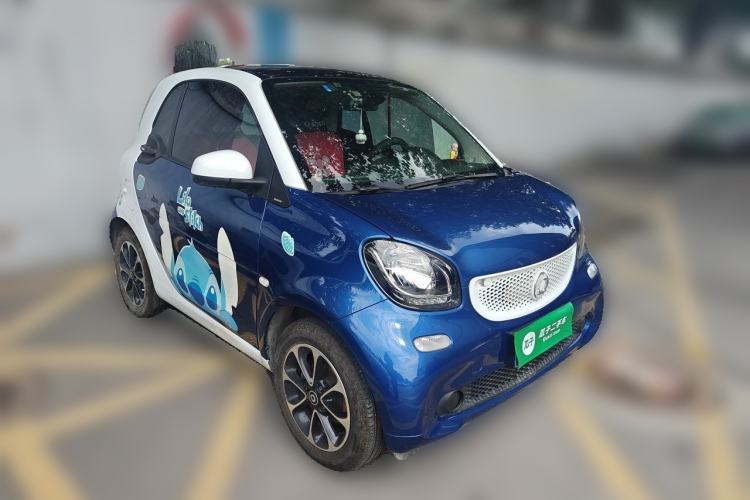 Used smart fortwo 2015 1.0L 52 kW Hardtop Passion Edition Front Right 45 Deg