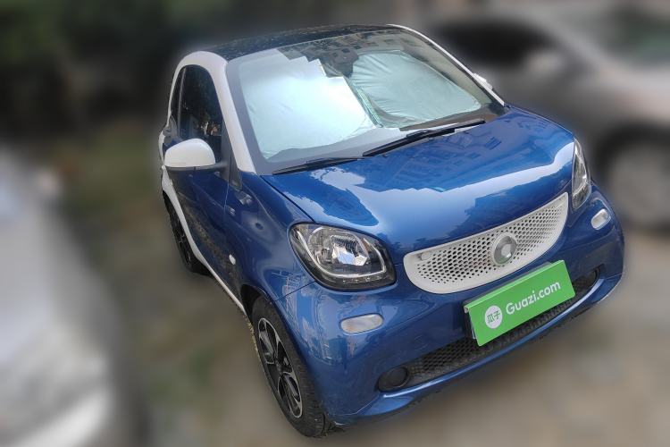Used smart fortwo 2015 1.0L 52 kW Hardtop Passion Edition Front Right 45 Deg