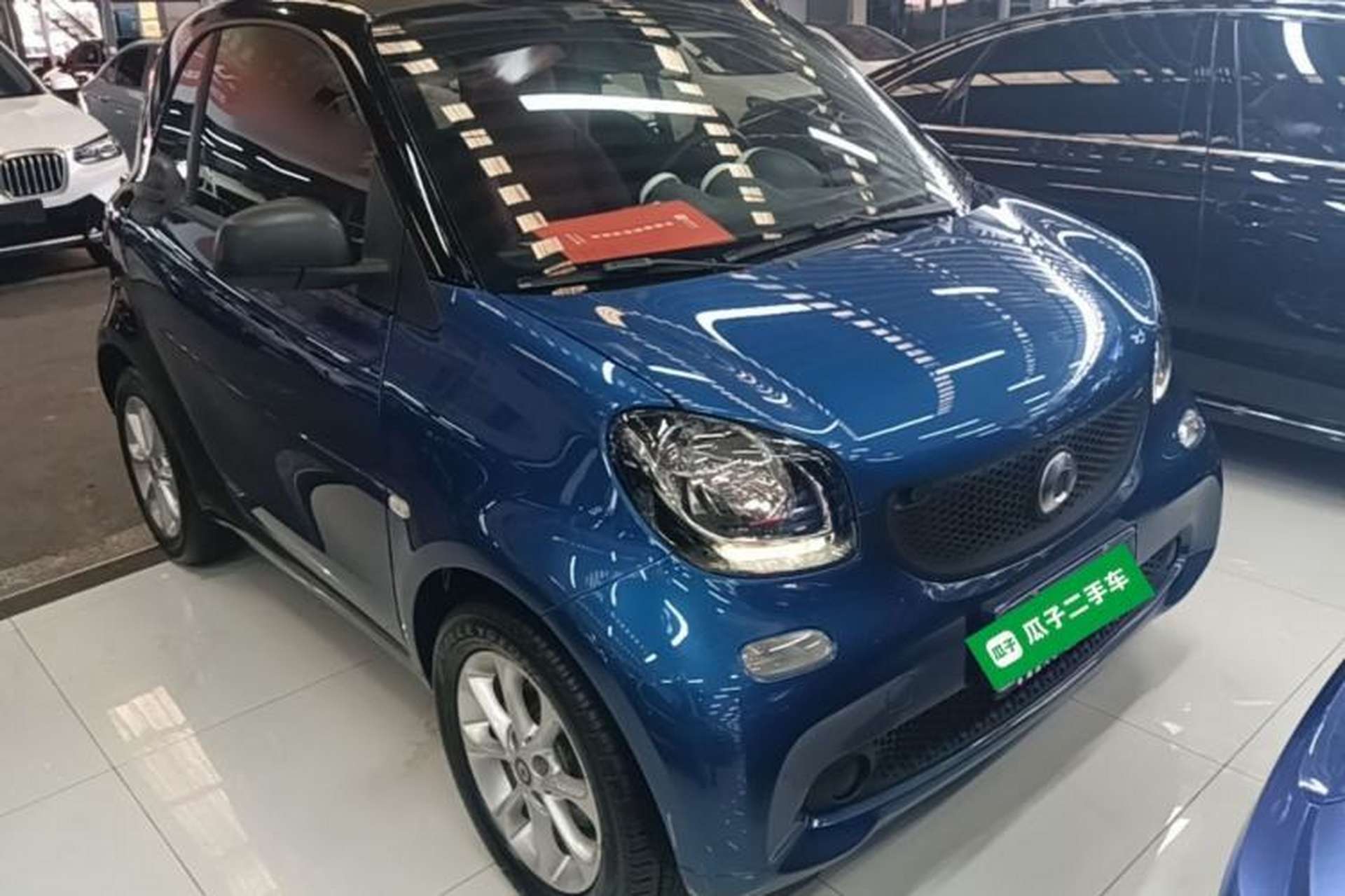 Used smart fortwo 2015 1.0L 52 kW hardtop Dynamic version Front Right 45 Deg