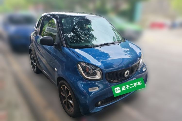 Used smart fortwo 2015 1.0L 52 kW Hardtop Passion Edition Front Right 45 Deg