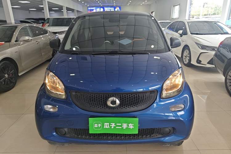 Used smart fortwo 2015 1.0L 52 kW hardtop Dynamic version Front