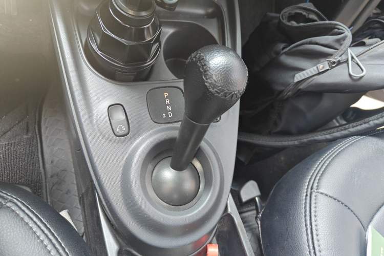Used smart fortwo 2015 1.0L 52 kW Hardtop Passion Edition Gear Lever