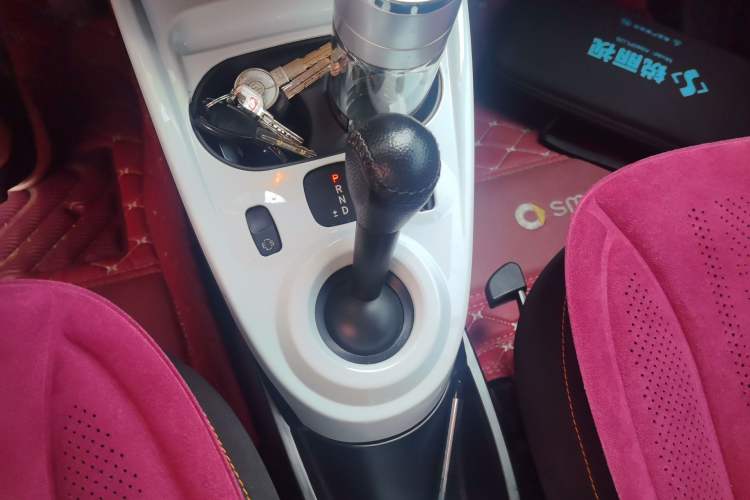 Used smart fortwo 2015 1.0L 52 kW Hardtop Passion Edition Gear Lever