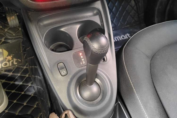 Used smart fortwo 2015 1.0L 52 kW Hardtop Passion Edition Gear Lever