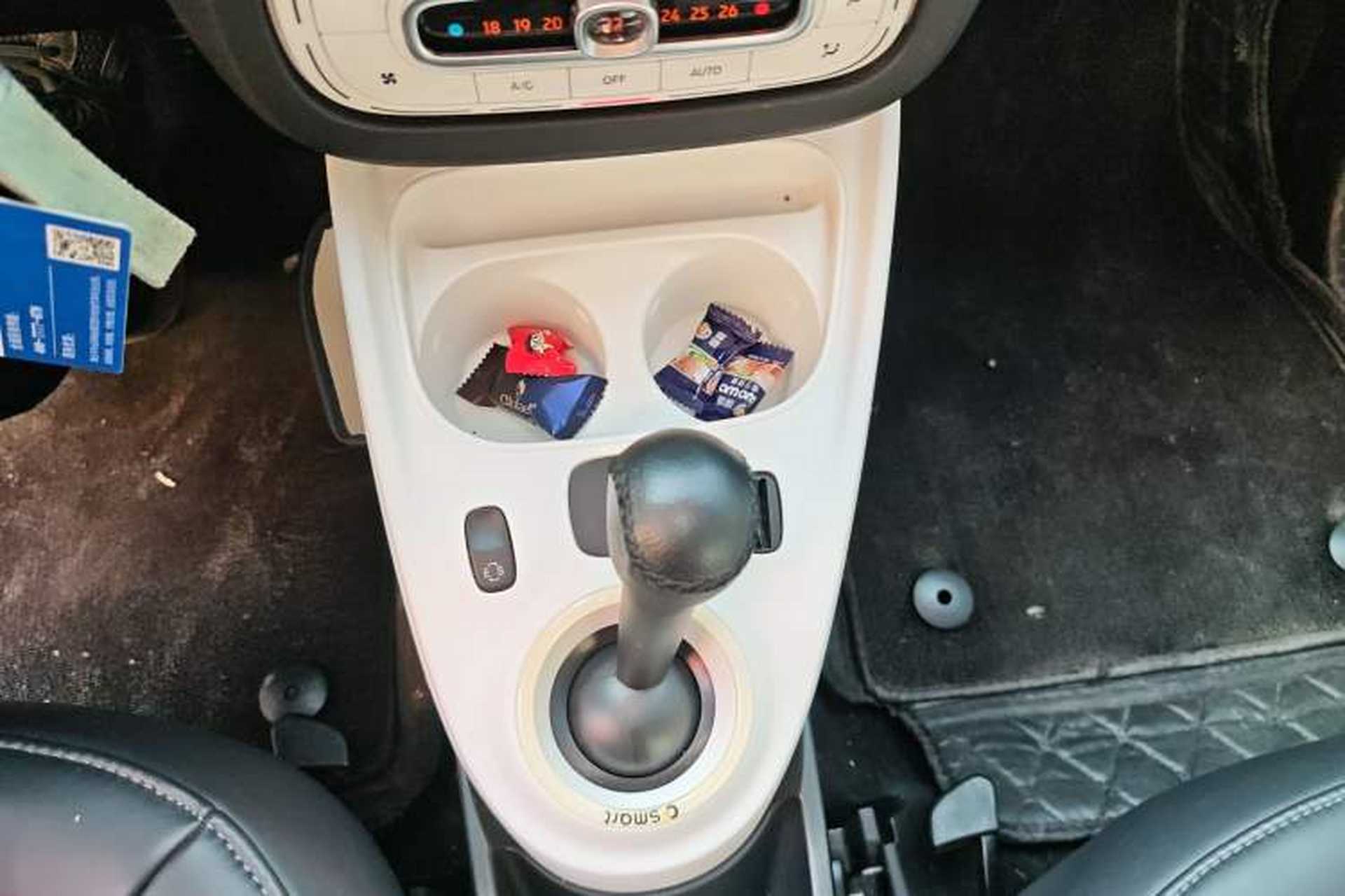 Used smart fortwo 2015 1.0L 52 kW Hardtop Passion Edition Gear Lever