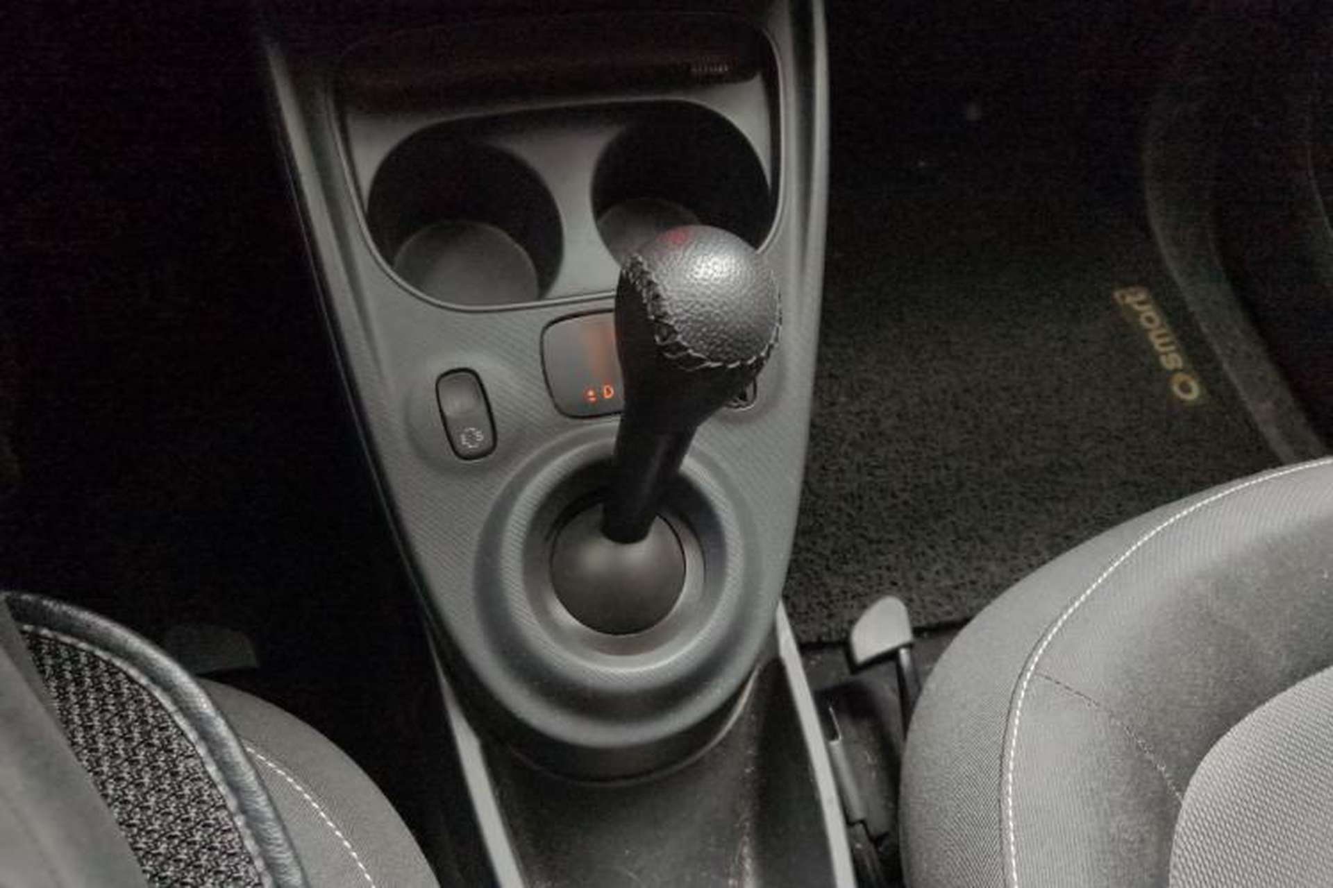 Used smart fortwo 2015 1.0L 52 kW Hardtop Passion Edition Gear Lever