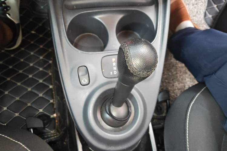 Used smart fortwo 2015 1.0L 52 kW Hardtop Passion Edition Gear Lever