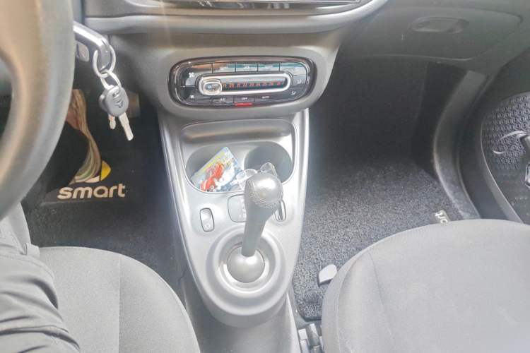Used smart fortwo 2015 1.0L 52 kW hardtop Dynamic version Gear Lever